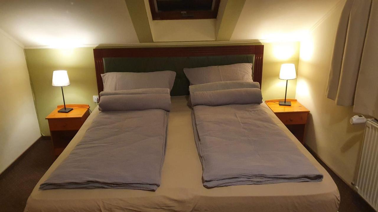 Bed and Breakfast Palantir Panzio Мишкольц Экстерьер фото